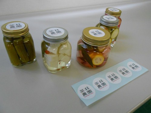 試作品です。ズッキーニが入ってました。どんな味がするんだろう。